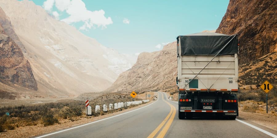 Como calcular custo de transporte de cargas na prática?